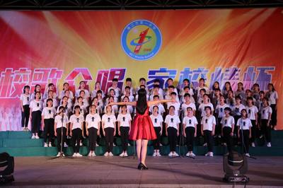 廉江一中舉辦“五四”校歌頌唱比賽暨文藝演出，青春之聲唱響時(shí)代旋律